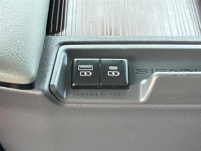 Used 2022 Toyota Sienna XLE FWD image 31