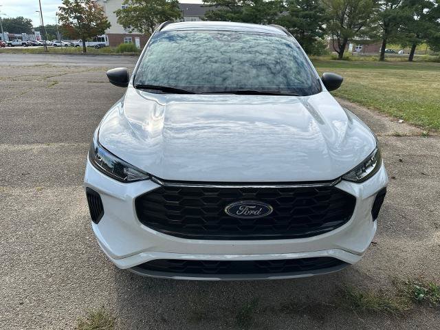 Certified 2023 Ford Escape ST-Line w/ Tech Pack #1 AWD/4WD image 9