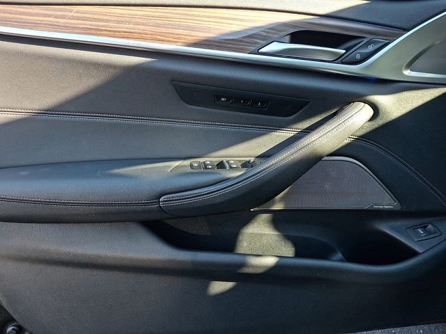 Used 2021 BMW 530i xDrive w/ Premium Package image 13