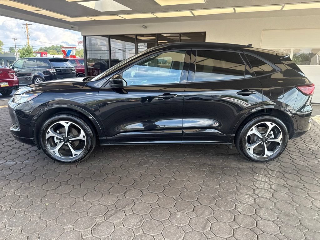 Certified 2024 Ford Escape ST-Line Select w/ Tech Pack #2 AWD/4WD image 9