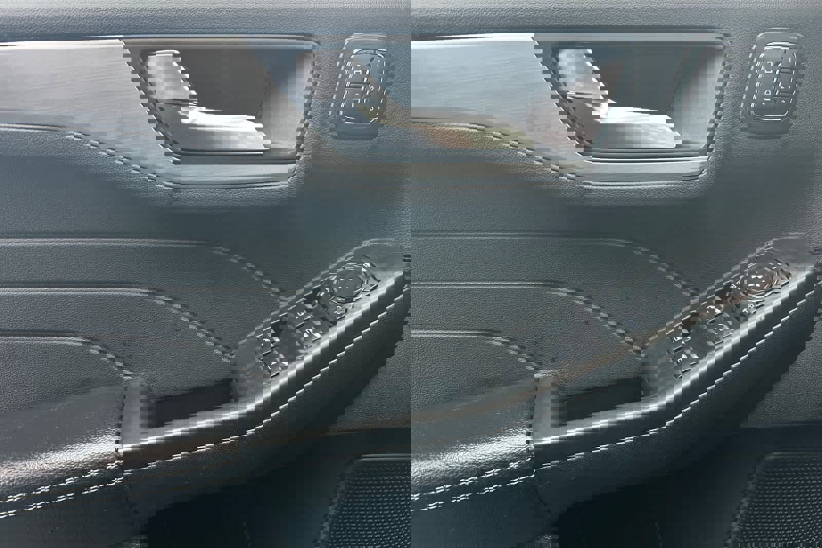 Certified 2025 Ford Escape Platinum image 12