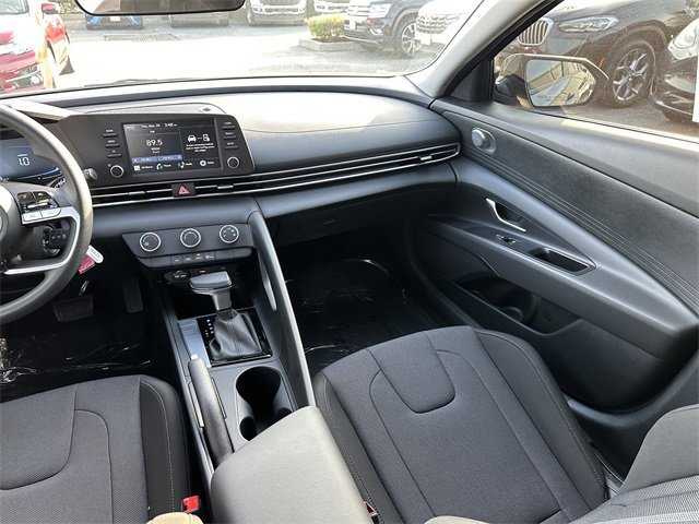 Used 2025 Hyundai Elantra SE image 18
