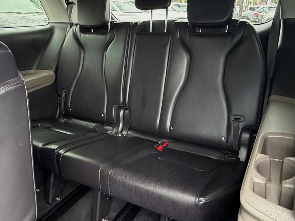 Used 2025 Kia Carnival EX FWD image 31