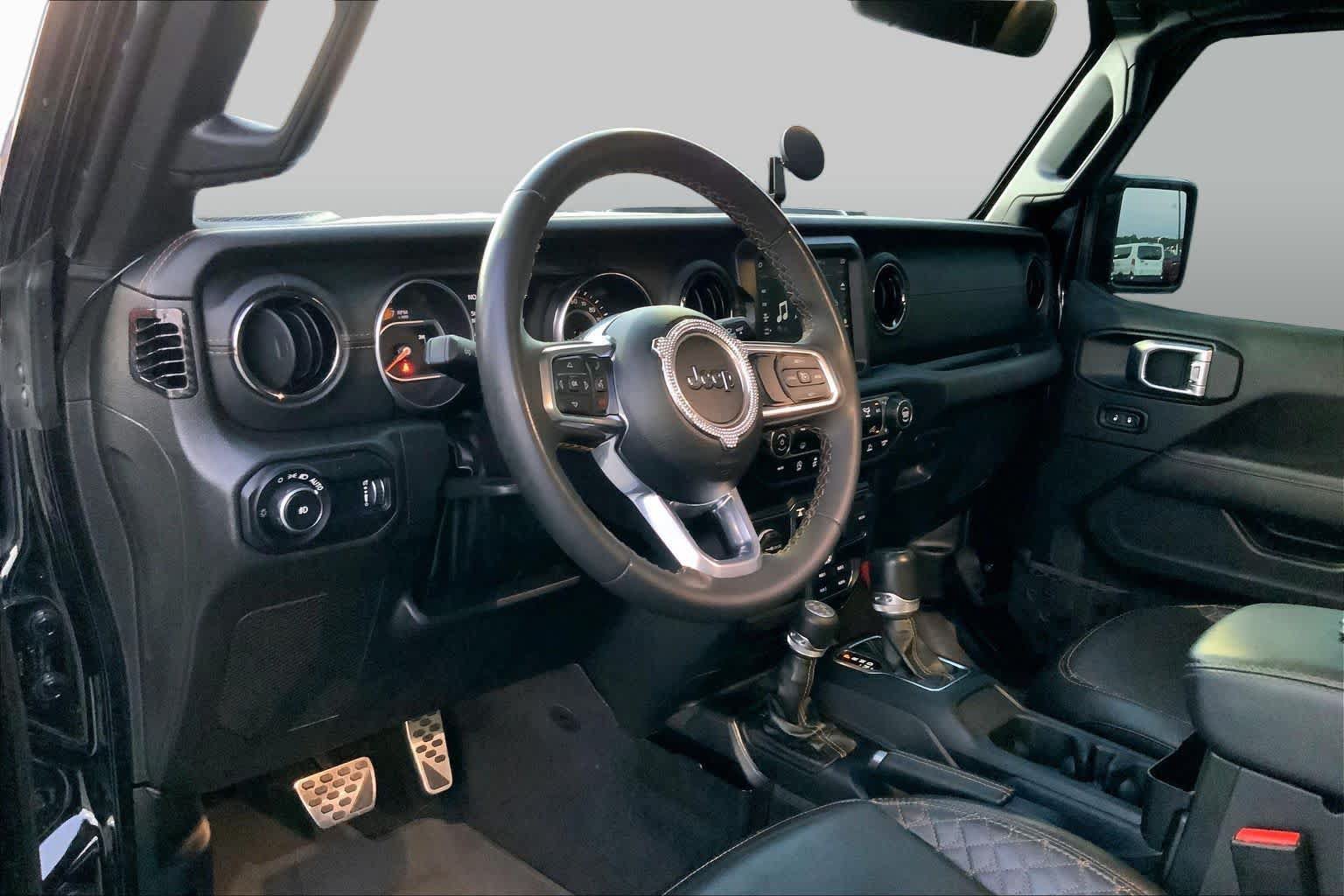 Used 2023 Jeep Wrangler Unlimited Sahara AWD/4WD image 28