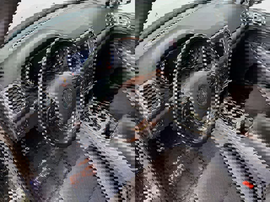 Used 2021 Jeep Grand Cherokee Laredo image 9