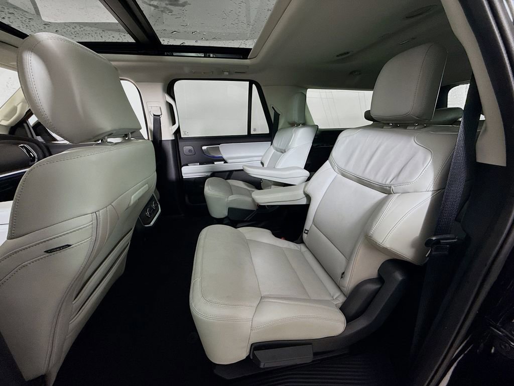 Certified 2025 Ford Expedition Max Platinum w/ Driver's Package image 27