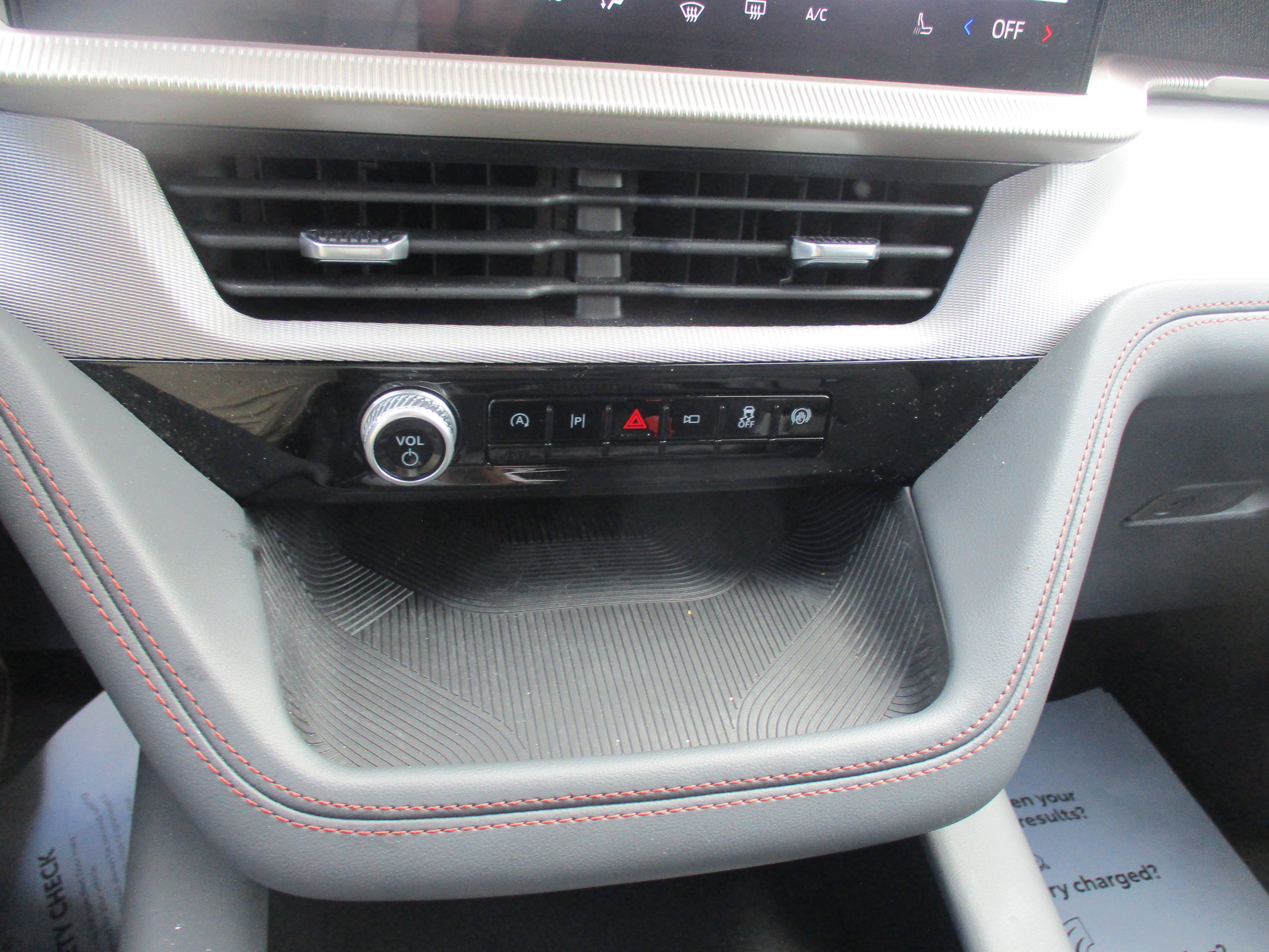 Certified 2025 Ford Explorer Active image 18