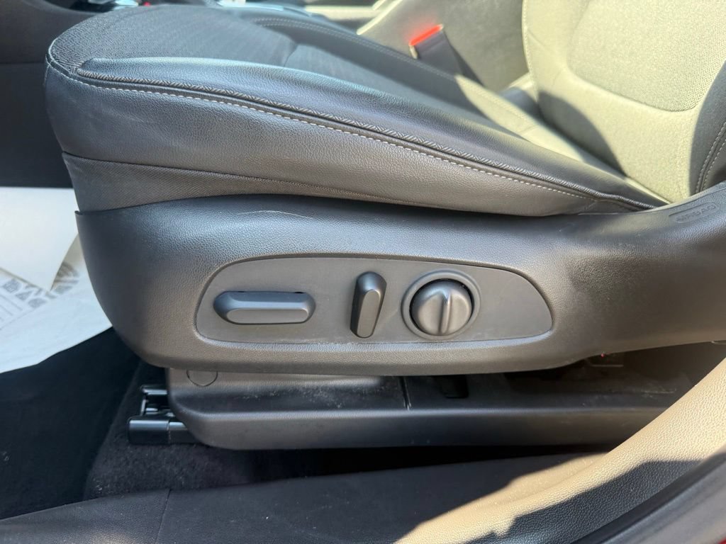 Used 2023 Buick Encore GX Preferred w/ Cold Weather Comfort Package FWD image 16