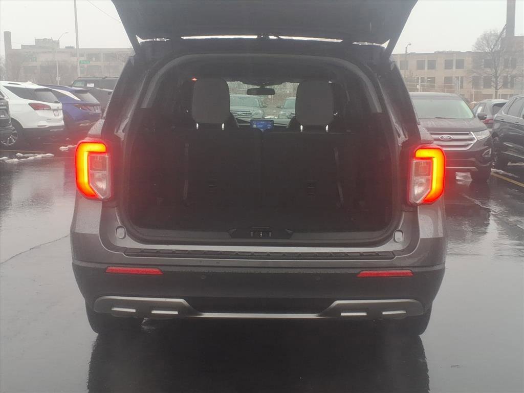 Certified 2022 Ford Explorer XLT w/ Equipment Group 202A image 7