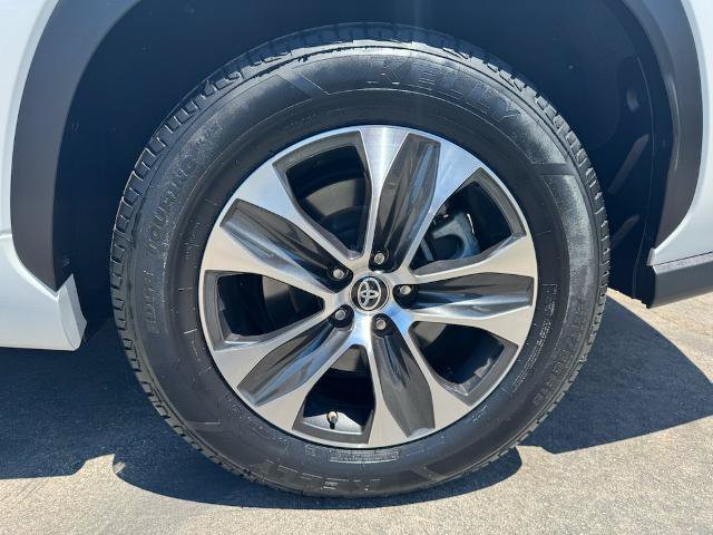 Used 2025 Toyota Highlander XLE FWD image 8