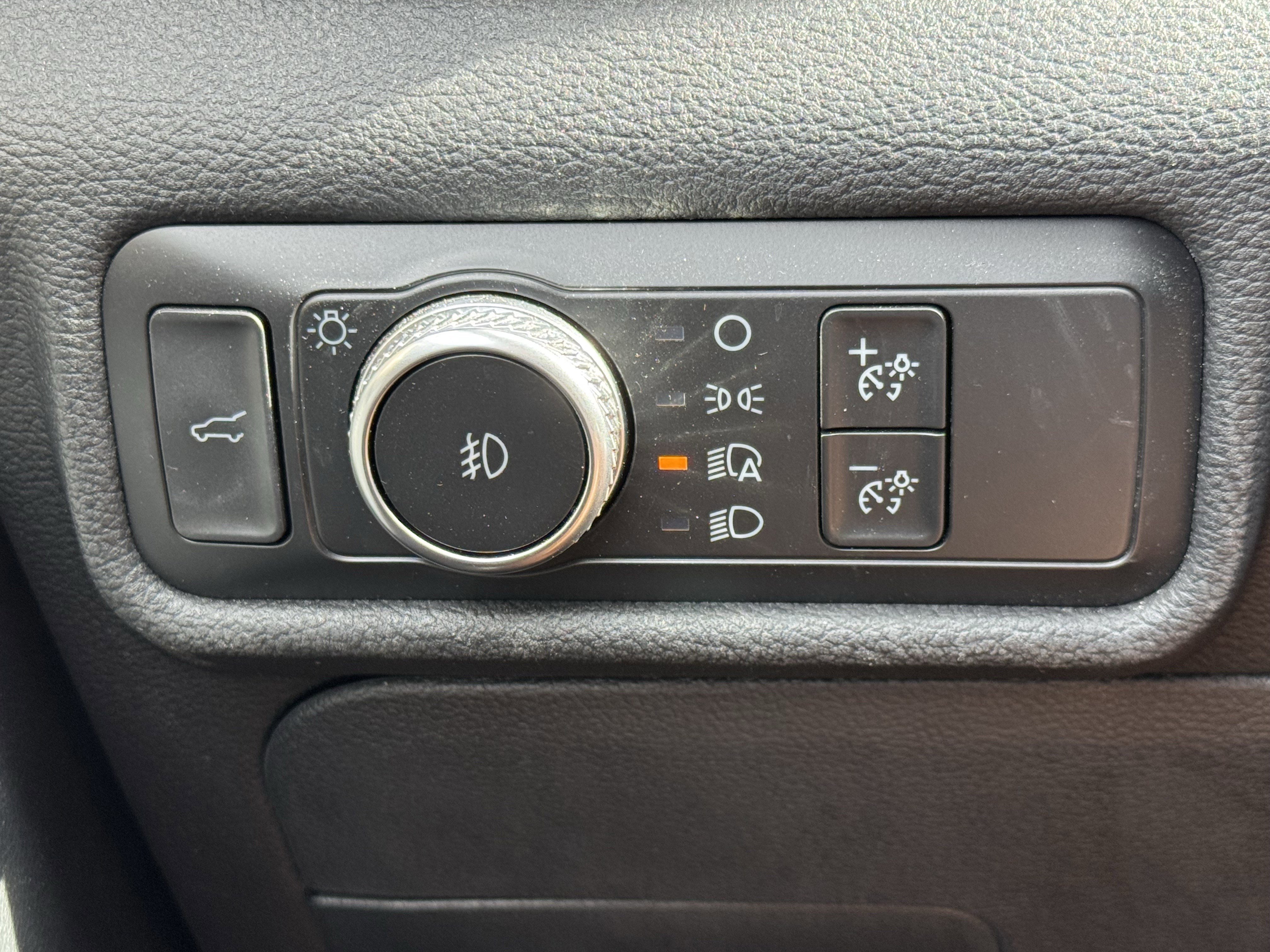 Certified 2020 Ford Explorer XLT w/ Equipment Group 202A image 21