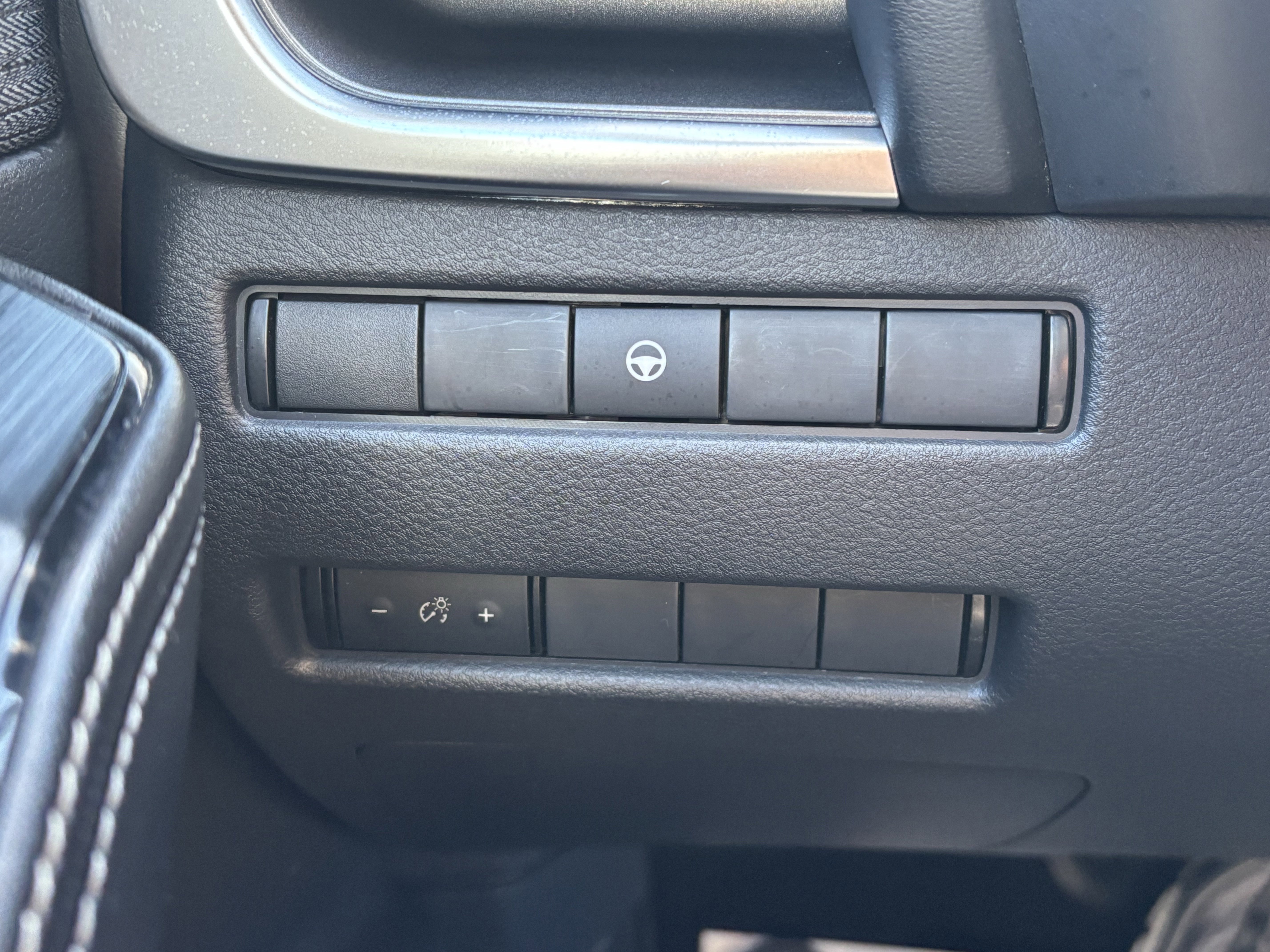 Used 2023 Nissan Rogue SV image 37