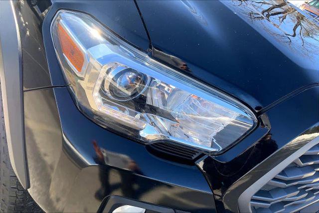 Used 2020 Toyota Tacoma TRD Off-Road w/ Technology Package image 27
