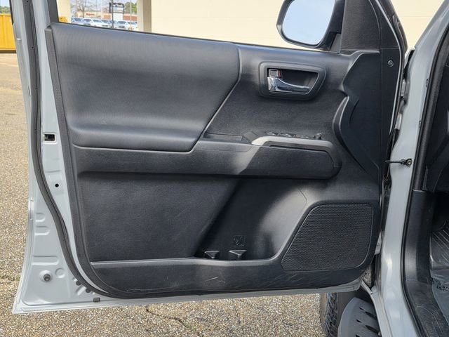 Used 2019 Toyota Tacoma TRD Off-Road w/ Technology Package image 11