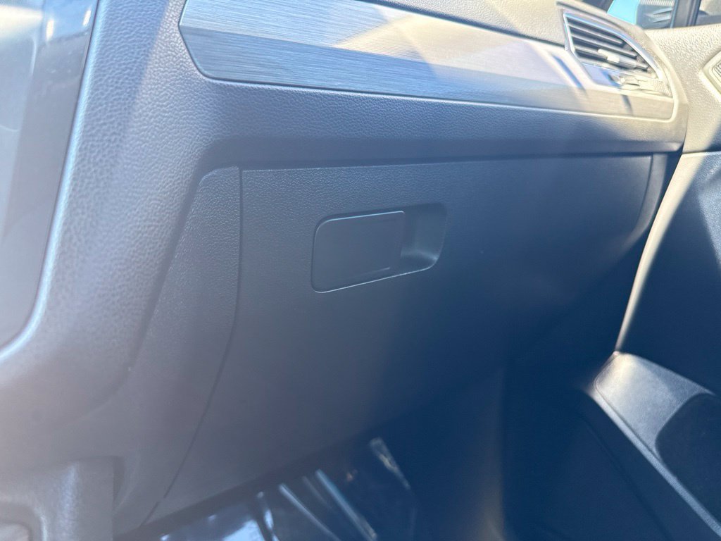 Used 2021 Volkswagen Tiguan SE w/ Panoramic Sunroof Package AWD/4WD image 29