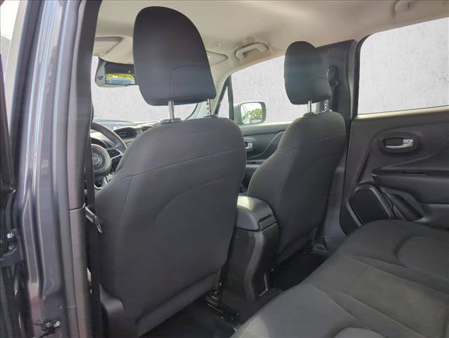 Used 2023 Jeep Renegade Latitude AWD/4WD image 17