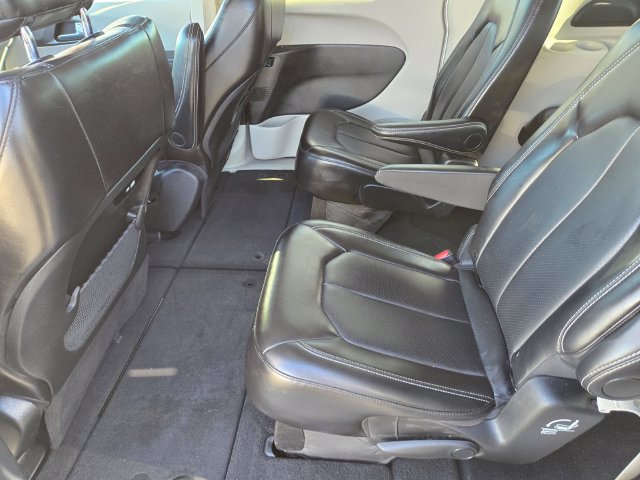 Used 2024 Chrysler Pacifica Touring-L FWD image 29
