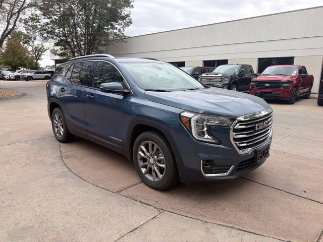 Used 2024 GMC Terrain SLT AWD/4WD image 10