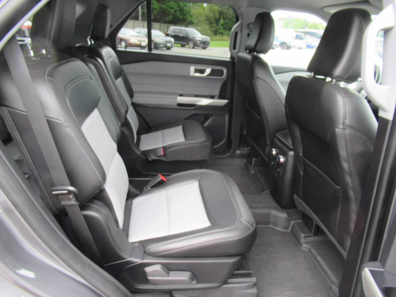 Certified 2022 Ford Explorer XLT w/ Equipment Group 202A AWD/4WD image 21