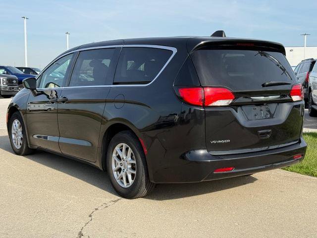 Used 2023 Chrysler Voyager LX FWD video 3