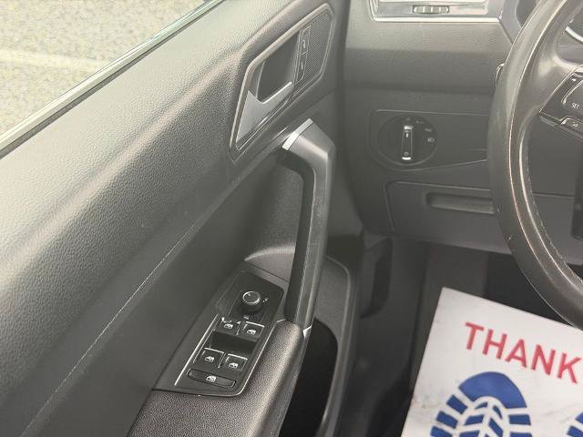 Used 2020 Volkswagen Tiguan SE w/ Panoramic Sunroof Package AWD/4WD image 19