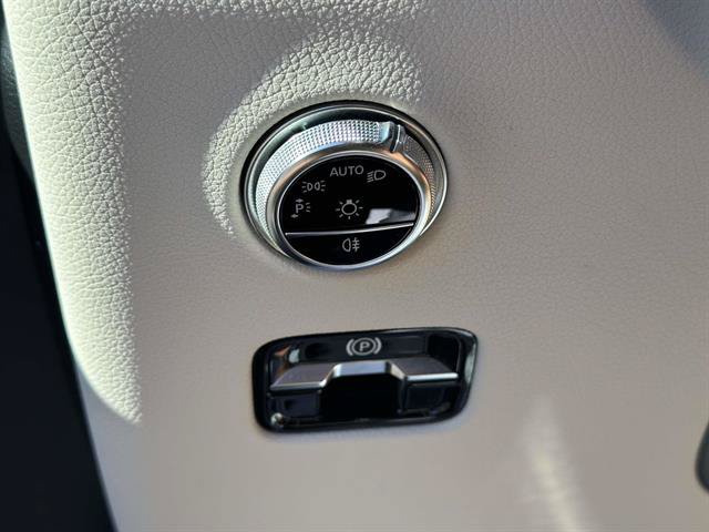Used 2023 Mercedes-Benz GLC 300 4MATIC image 25