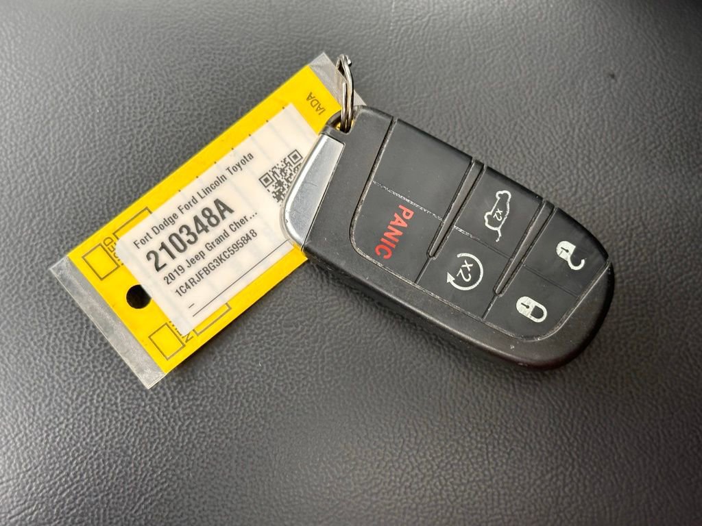 Used 2019 Jeep Grand Cherokee Limited AWD/4WD image 38