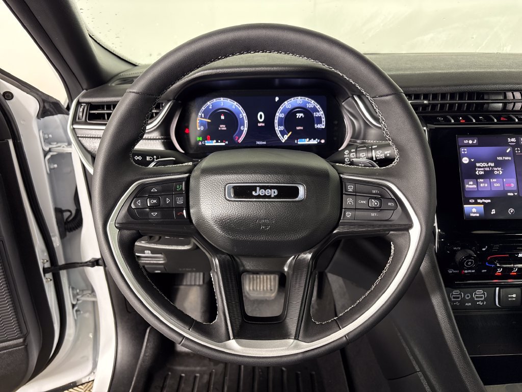 Used 2025 Jeep Grand Cherokee L Altitude RWD image 17