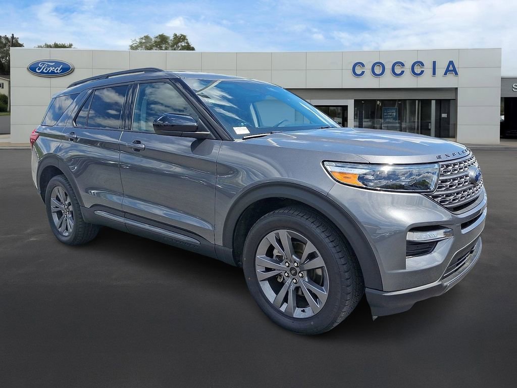 Certified 2022 Ford Explorer XLT w/ Equipment Group 202A AWD/4WD image 3