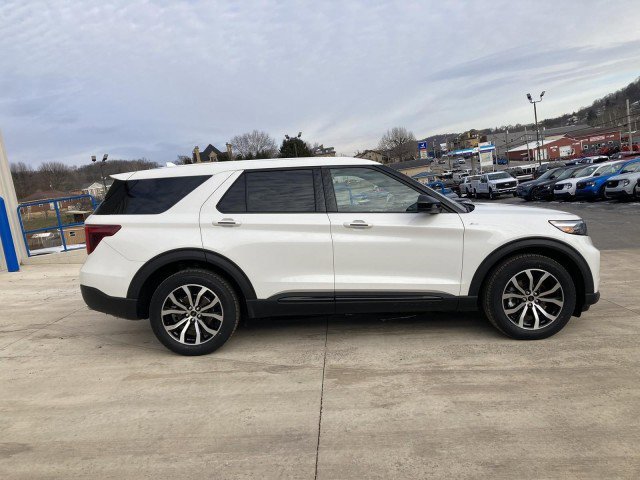 Certified 2022 Ford Explorer ST-Line w/ Class IV Trailer Tow Package image 4