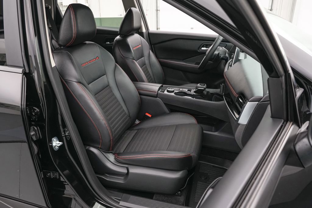 Used 2025 Nissan Rogue SV image 26