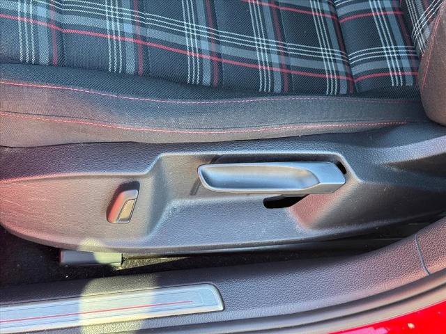 Used 2018 Volkswagen GTI SE image 9