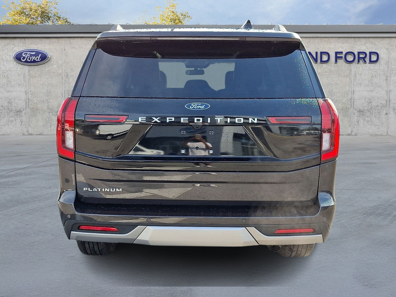 Certified 2025 Ford Expedition Platinum w/ Platinum Ultimate Package AWD/4WD image 5