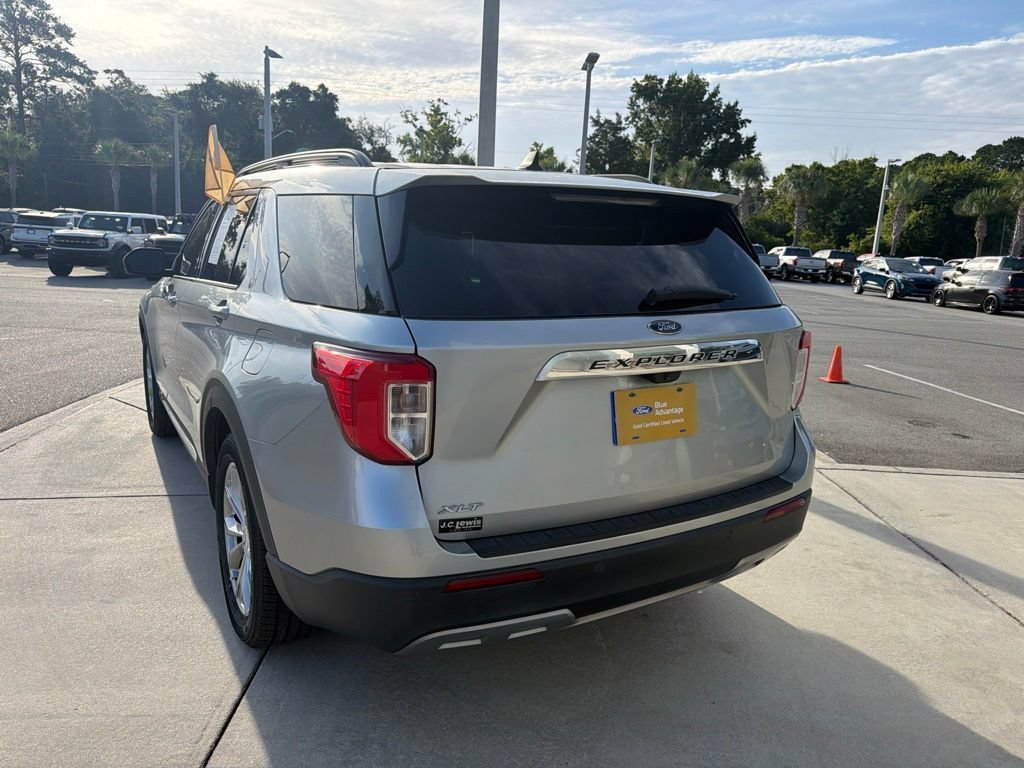 Certified 2023 Ford Explorer XLT w/ Equipment Group 202A RWD image 5