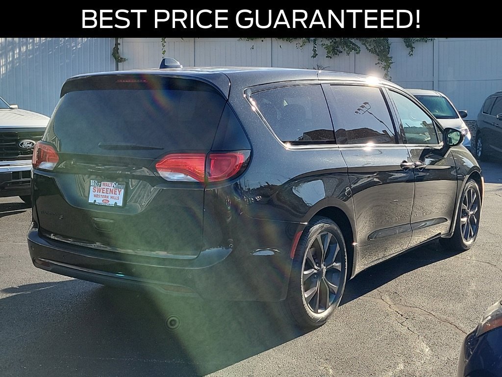 Used 2018 Chrysler Pacifica Touring Plus w/ S Appearance Package FWD image 4