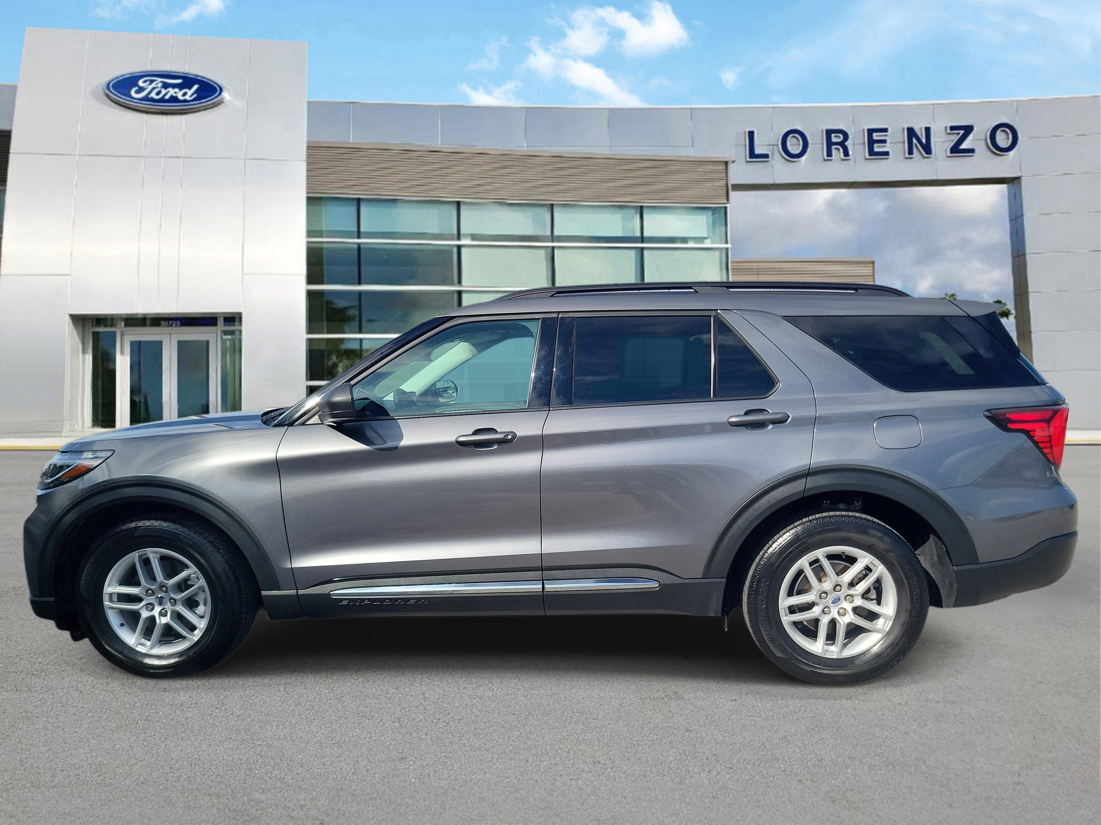 Certified 2025 Ford Explorer Active w/ Active Comfort Package RWD image 8