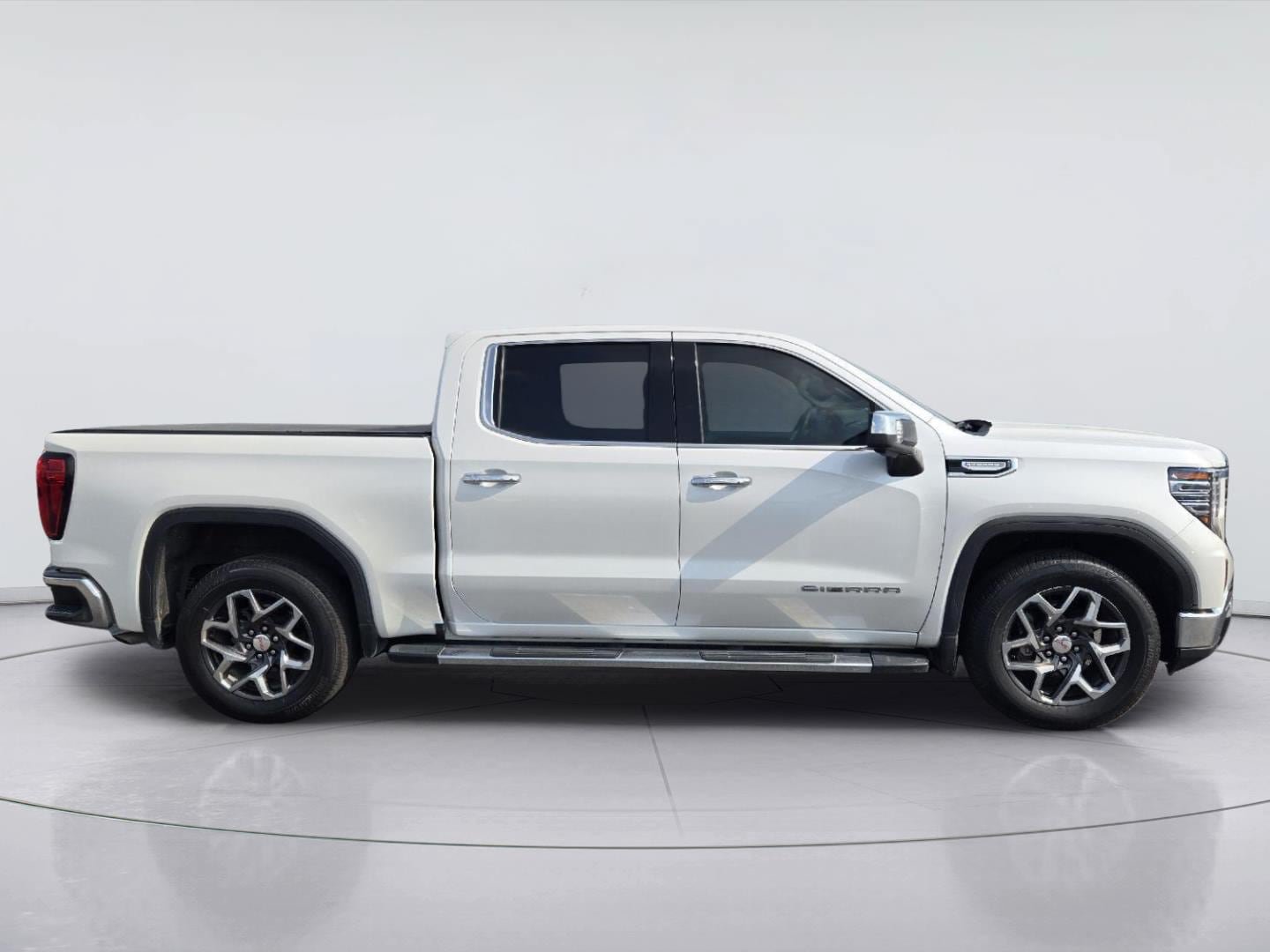 Used 2024 GMC Sierra 1500 SLT RWD image 4