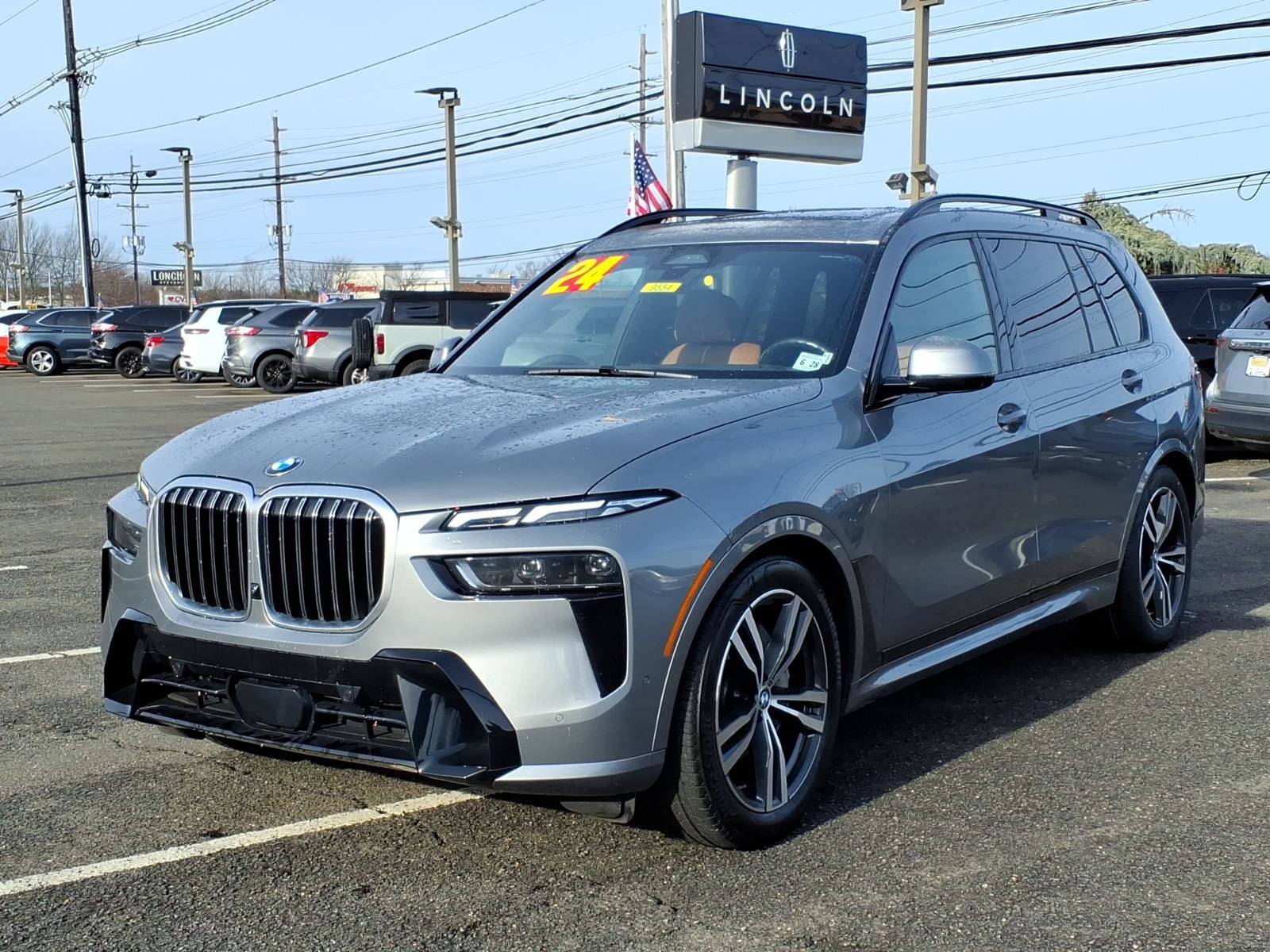 Used 2024 BMW X7 xDrive40i w/ M Sport Package image 3