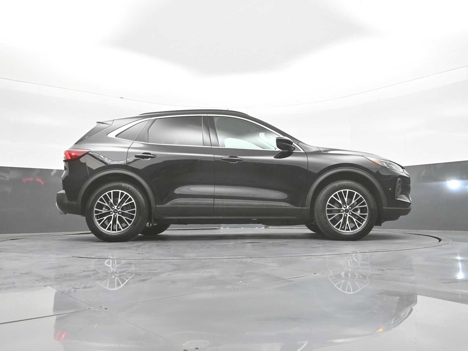 Certified 2026 Ford Escape SE w/ PHEV Premium Package FWD image 42