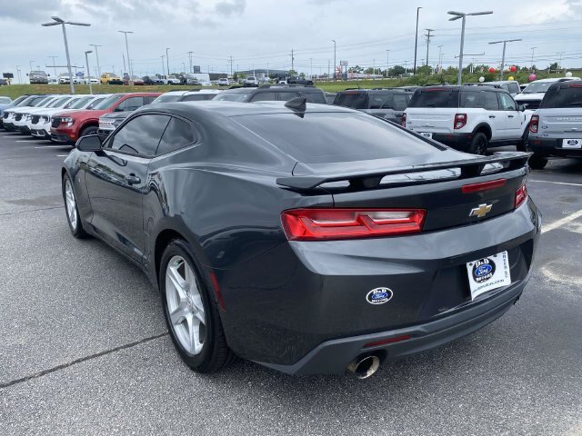 Used 2018 Chevrolet Camaro LT RWD image 5