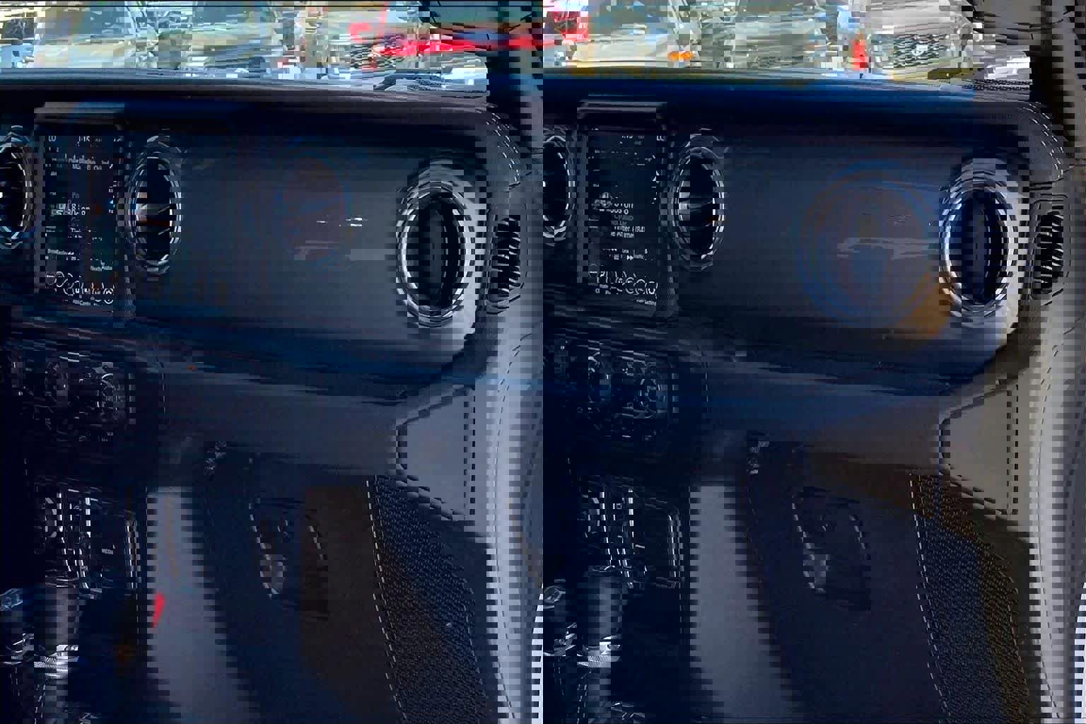 Used 2022 Jeep Gladiator Overland w/ Trailer Tow Package image 19