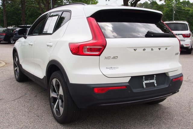 Used 2023 Volvo XC40 B5 Plus AWD/4WD image 6