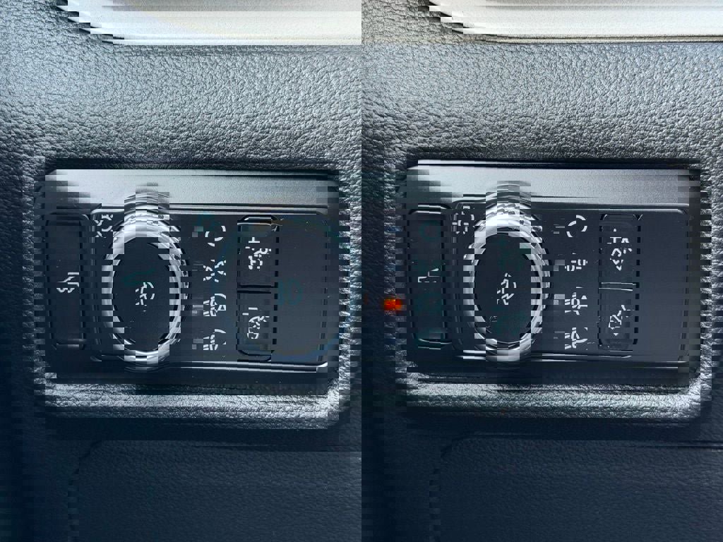 Certified 2023 Ford Explorer XLT w/ Equipment Group 202A image 34