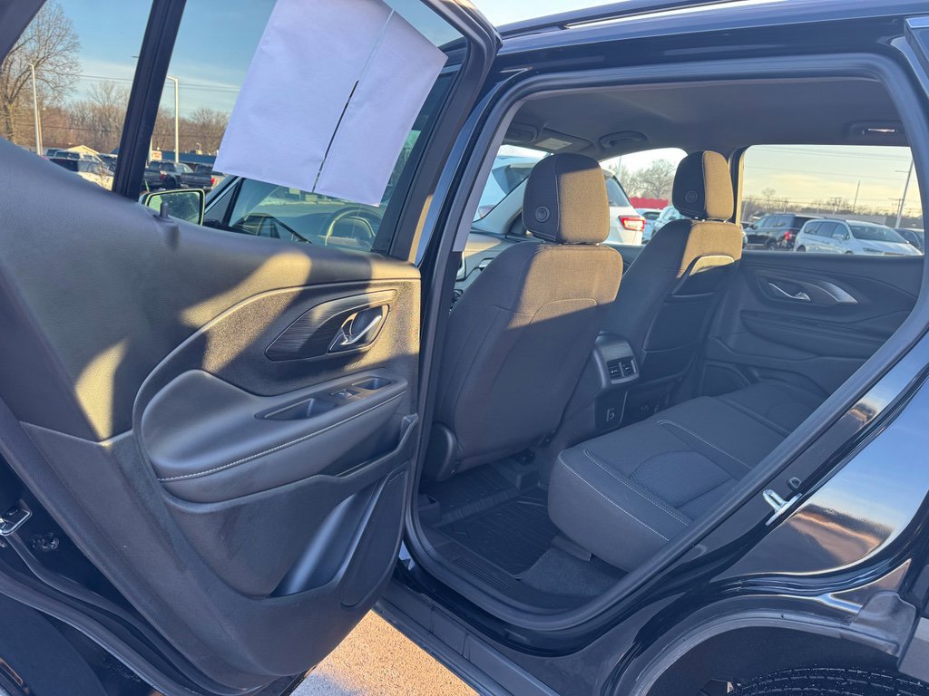 Used 2023 GMC Terrain SLE w/ Driver Convenience Package image 23