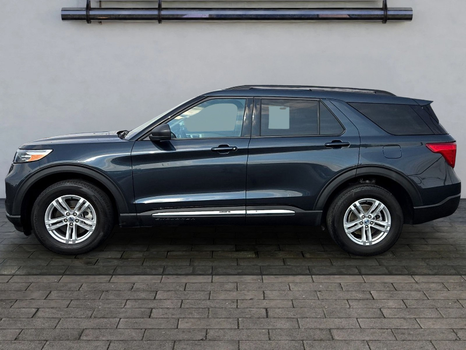 Certified 2023 Ford Explorer XLT AWD/4WD image 6