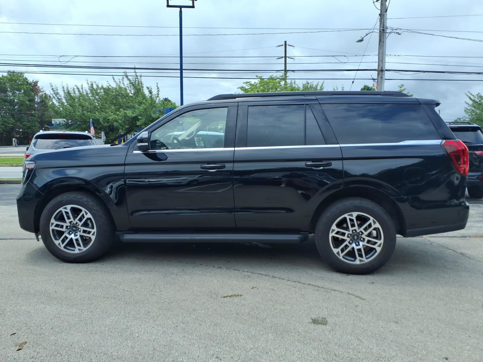 Certified 2025 Ford Expedition Active AWD/4WD image 7