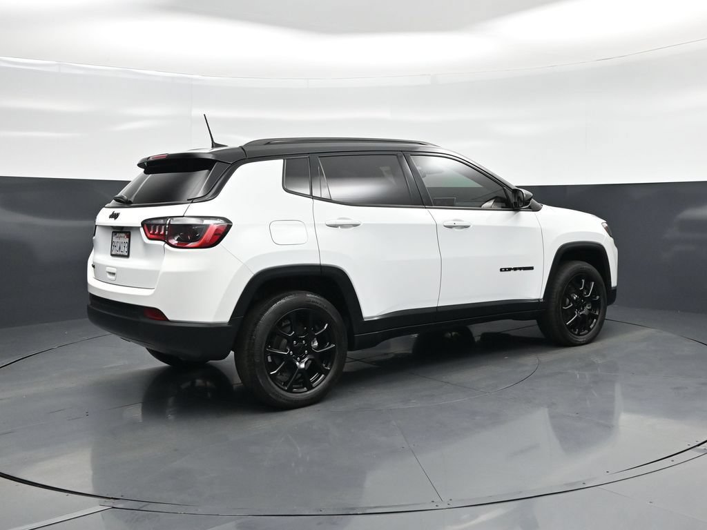 Used 2023 Jeep Compass Latitude AWD/4WD image 23