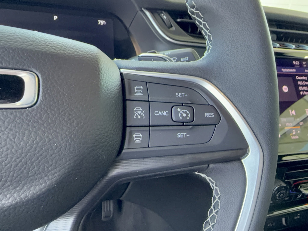 Used 2025 Jeep Grand Cherokee L Laredo image 27