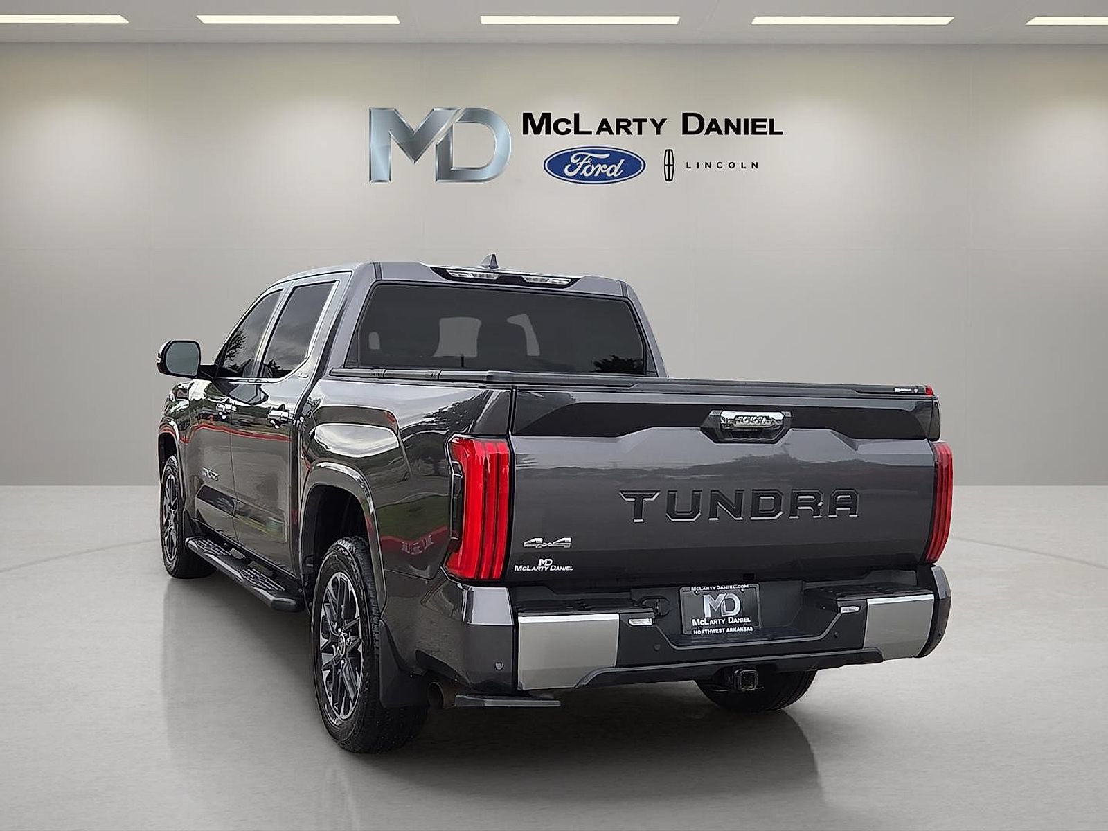 Used 2024 Toyota Tundra Limited w/ Power Package AWD/4WD image 4