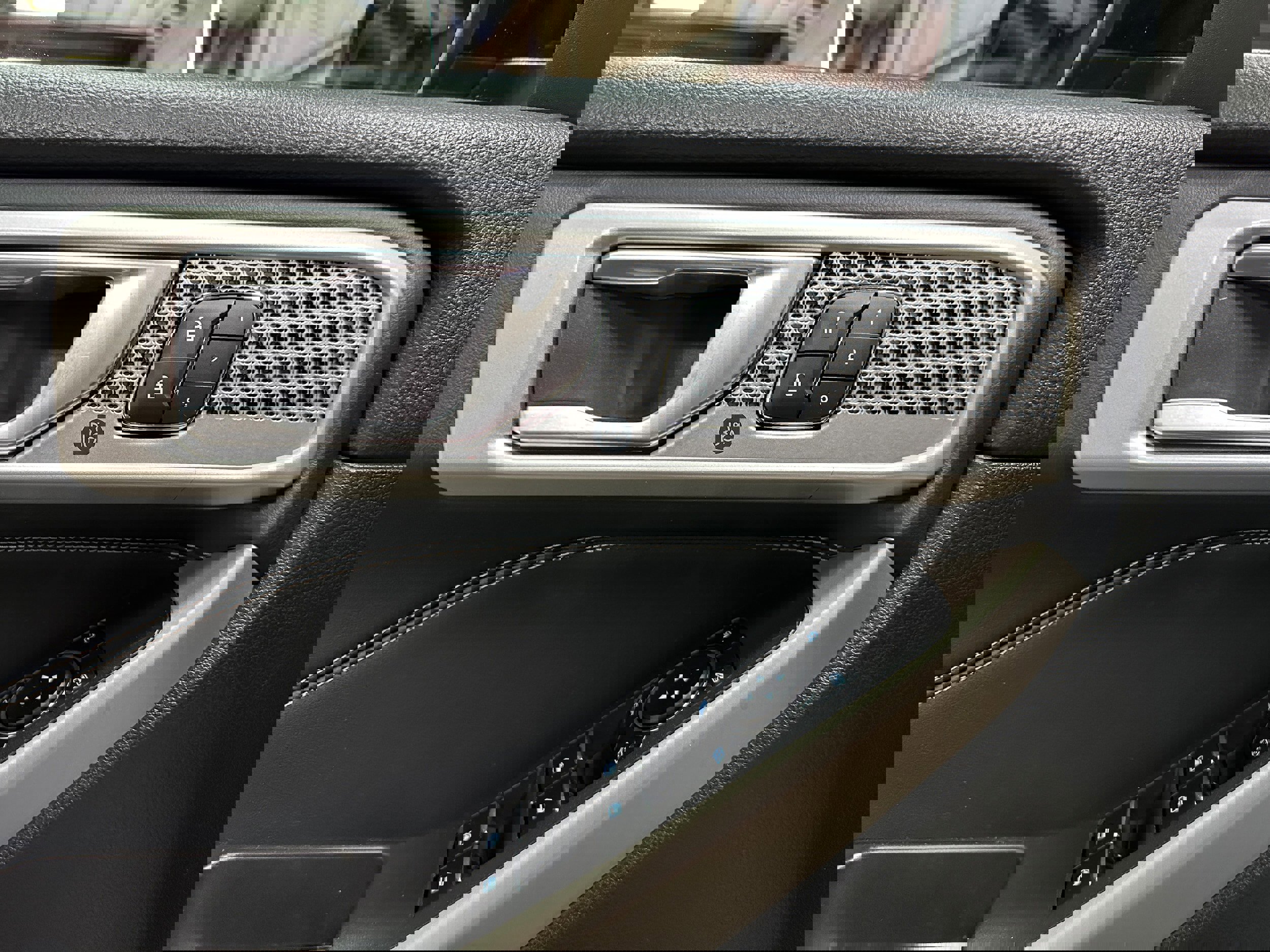 Certified 2023 Ford Explorer Limited w/ Equipment Group 301A image 15